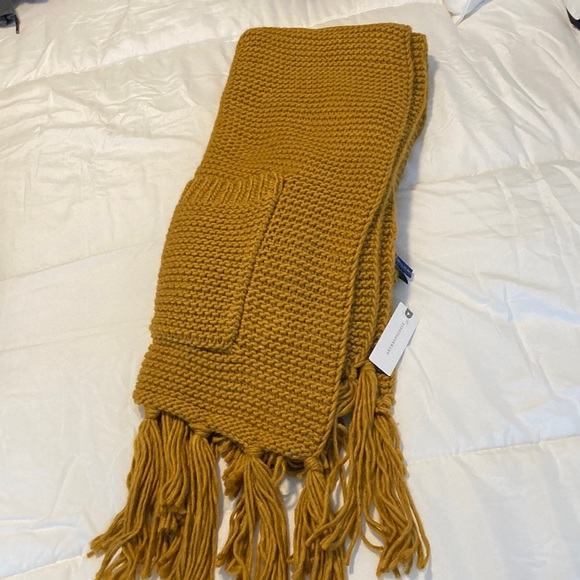 Beautiful, rich looking Anthropologie Pilcro long as scarf with pockets. - Picture 1 of 5